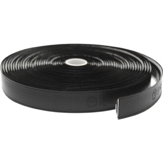 Rouleau de grip noir perforé Super Grip Gora, ruban adhésif enroulé autour d’un noyau blanc.
