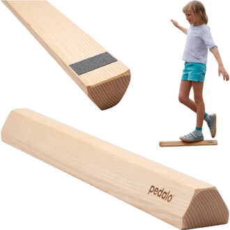 Support monopied en bois Pedalo®, avec une surface antidérapante en haut et un design ergonomique arrondi. À droite, un enfant pratique l'équilibre en marchant sur le support.