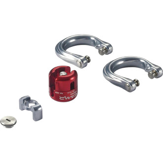 Ensemble Swivel Enigma Camp : deux connecteurs pivotants argentés en forme de boucle et un élément rouge anodisé portant le logo Enigma.