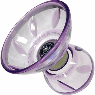Apportez une touche de mystère à votre jonglerie avec le Diabolo Glary en violet translucide.