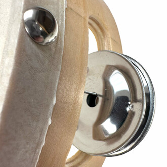 Découvrez les multiples facettes de ce tambourin à 8 cymbalettes, en le secouant, le frappant ou le caressant.