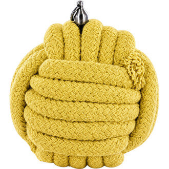 Monkey Fist Ball aus gelbem Seil, geflochten und geknotet, mit Metallkappe und Befestigungsring oben.