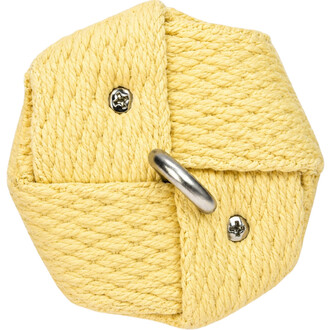 Gros plan sur une Tête de Bolas Twista en corde jaune tressée avec vis et crochet métalliques.