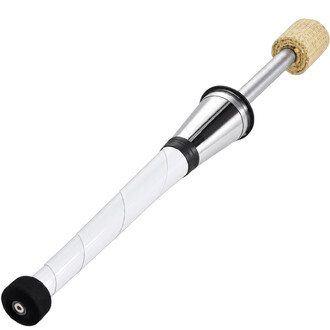 Torcia da giocoleria Henrys Nite Flite con manico in alluminio argentato, corpo bianco e stoppino in Kevlar.