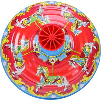Toupie Métallique Bourdonnante avec un motif coloré représentant des chevaux de manège sur un fond rouge. La toupie arbore également des détails en bleu et des éléments décoratifs dorés autour du centre.