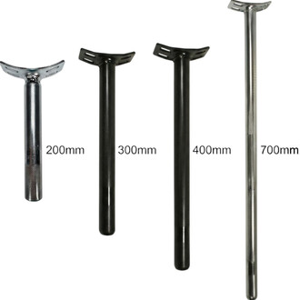 Tubo Quax Ø25,4 mm in fibra di carbonio, disponibile in quattro lunghezze (200 mm, 300 mm, 400 mm e 700 mm) con testa di fissaggio in metallo perforato nella parte superiore.
