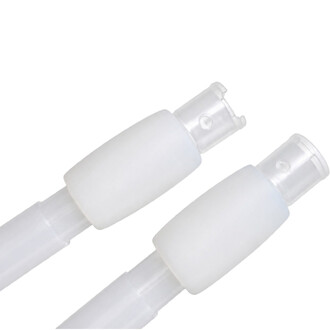 Trois tubes de remplacement translucides pour nunchakus Threeworlds, avec embouts clairs et manchon blanc.
