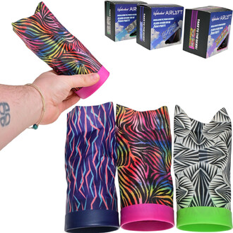 Image montrant plusieurs modèles de glisseurs Waboba Airlyft. À gauche, un glisseur aux motifs géométriques multicolores. Au centre, un glisseur avec des motifs zebrés colorés. À droite, un glisseur avec des motifs graphiques en noir et blanc. Un glisseur