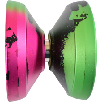 Yoyo V8 vu de profil, présentant un design bicolore avec une moitié en rose métallique et l'autre en vert mat, avec des détails de peinture noire créant un effet artistique.