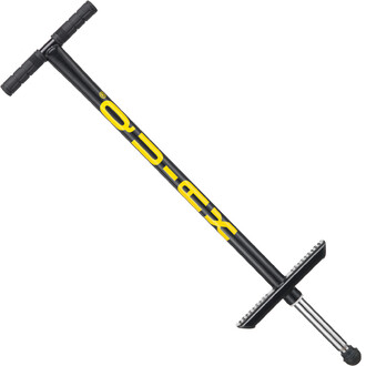 Zwarte en gele springstok met zwarte handvatten, zwarte steel versierd met gele POGO-letters en geperforeerd metalen voetplatform.
