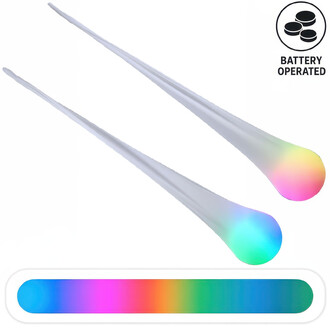 Bolas Cravates Lumineuses blanches avec des extrémités qui éclairent en affichant des couleurs vibrantes, accompagnées d'une barre colorée en bas. Produit fonctionnant sur batteries.