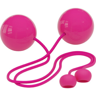 Bolas contact de jonglerie de 80 mm, avec deux sphères roses brillantes reliées par une corde également rose. Les extrémités de la corde sont dotées de protections en forme de boule.