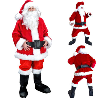 Costume de Père Noël comprenant une veste rouge avec des bordures blanches et un pantalon assorti, ceinturé d'une grosse ceinture noire. Le costume est complété par un chapeau de Père Noël et des bottes noires en plastique. L'image montre le costume sous 