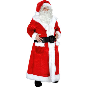 Costume de Père Noël, comprenant un manteau rouge avec une bordure en fausse fourrure blanche, une ceinture noire en plastique et un chapeau assorti. Le personnage porte une perruque et une barbe blanches, se tenant en position debout avec les mains sur l