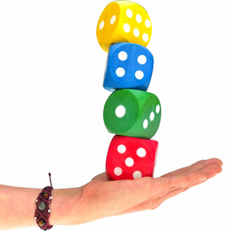 The set of 4 bouncing dice encourages cooperative and non-competitive play, promoting teamwork and communication.