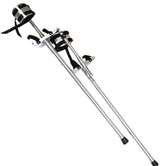 Echasses CIRKAO BASE1 en aluminium avec des supports pour les pieds et des sangles noires, conçues pour la pratique de la jonglerie et des spectacles de rue.