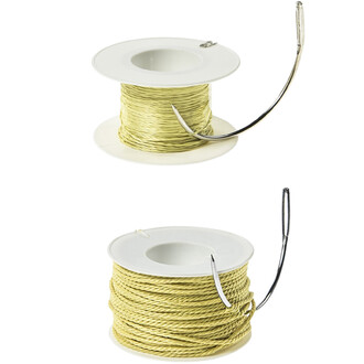 Geel Kevlar-touw opgerold op een witte plastic spoel.