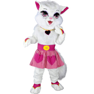 Mascotte Pinky la Chatonne, un personnage de costume félin, avec une fourrure blanche, un visage expressif et de grands yeux, portant une jupe à rayures roses et blanches ornée de cœurs. Elle a un collier en forme de cœur et se tient en position amicale, 