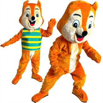 Costume de mascotte écureuil en peluche orange avec un sourire joyeux, portant un gilet rayé vert et jaune. Deux personnages se tenant debout, l'un faisant signe de la main tandis que l'autre est en position dynamique.