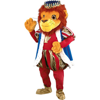 Costume de mascotte représentant un lion roi, portant une couronne ornée de bijoux, une cape blanche et un costume rouge avec des détails dorés. Le lion fait un geste de la main, affichant un sourire amical.