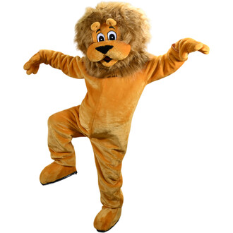 Mascotte Léo le Lion en costume orange avec une grande crinière marron, bras levés et expression joyeuse.