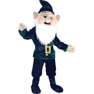 Mascotte lutin en costume vert avec un long chapeau pointu, portant une grande barbe blanche et un sourire amical, levant une main comme si elle saluait. Elle a un ceinturon noir avec une boucle dorée et des bottes noires.