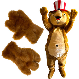 Mascotte Ours Rigolo en costume peluche de couleur brun avec un large sourire, les bras levés en signe de joie. Deux gants en peluche assortis sont visibles à gauche de l'image, ajoutant au thème ludique.