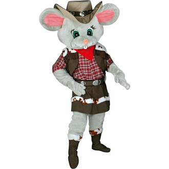 Costume de souris cowboy, avec chapeau beige, chemise à carreaux rouges et blancs, bandana rouge, gilet marron avec franges, jupe marron avec motifs de fourrure, et bas de jambe marron. La souris adopte une pose conviviale.