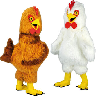 Deux mascottes en forme de poules, l'une orange et l'autre blanche, avec de grands yeux et des sourires joyeux. Elles portent des vêtements en peluche, avec des pattes jaunes et des rosettes rouges sur le cou.