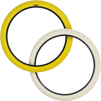 Pneumatici Qu-ax da 16x1,95 pollici, di colore giallo e crema, con motivo a rombi sui fianchi e striscia centrale nera (due pneumatici sovrapposti).