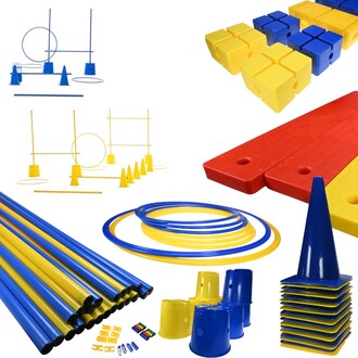 Set Equimo 3 comprenant des cônes, des barres en bleu et jaune, des cerceaux, des plaques et des cubes en plastique de différentes couleurs, ainsi que des éléments de jeu pour l'agilité et l'équilibre.