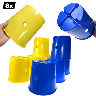 Set de jonglerie Equimo avec 8 gobelets colorés (jaunes et bleus), présentés en position debout et en main. Les gobelets jaunes sont en avant, tandis que les bleus se trouvent à l'arrière, avec des ouvertures rondes et des découpes sur le haut pour facili