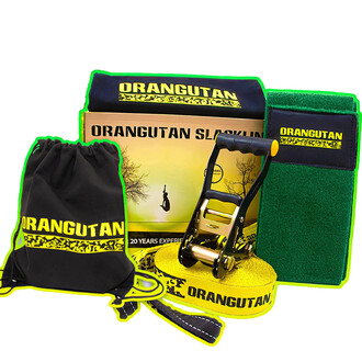 Kit slackline Orangutan da 15 m, comprensivo di fettuccia gialla con stampa ORANGUTAN, tappetino protettivo verde, borsa per il trasporto nera e argano/avvolgitore.